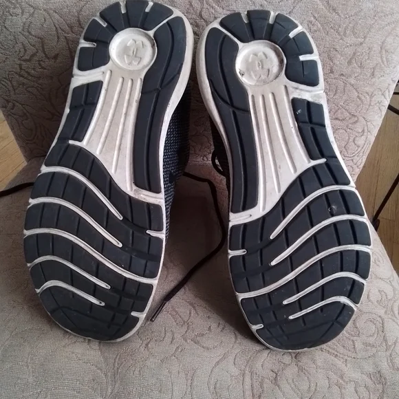 Under Armour sneakers - Picture 6 of 6